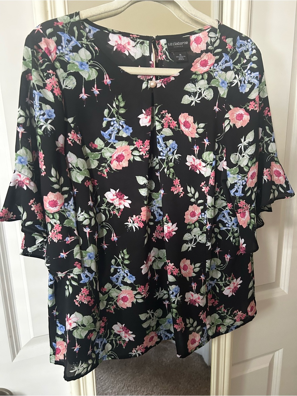 Liz Claiborne Black Floral Keyhole Flutter-Sleeve Top